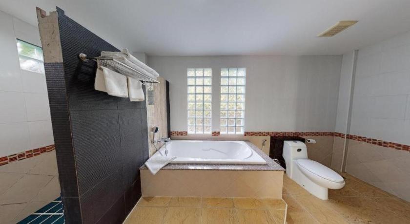 Nattha Waree Hot Spring Resort And Spa Ban Nua Khlong Exterior photo
