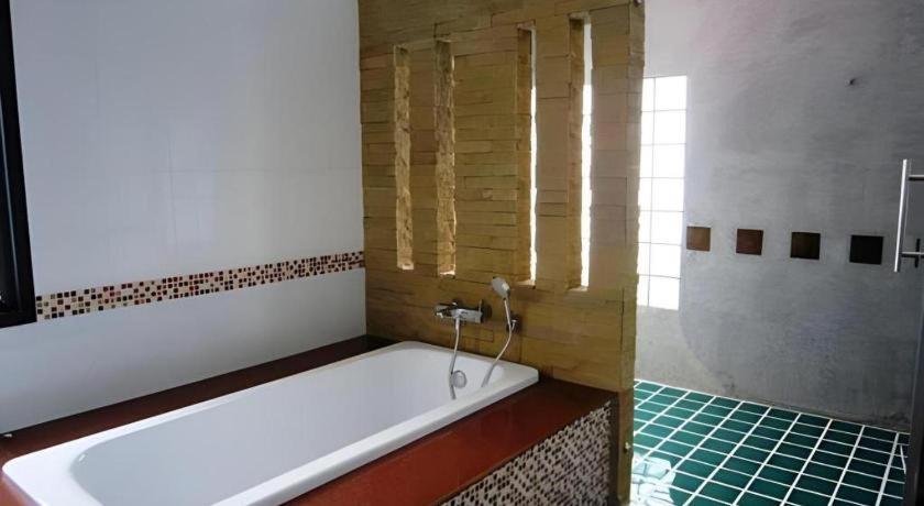 Nattha Waree Hot Spring Resort And Spa Ban Nua Khlong Exterior photo