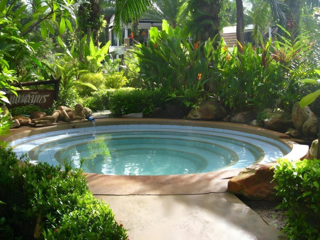 Nattha Waree Hot Spring Resort And Spa Ban Nua Khlong Exterior photo